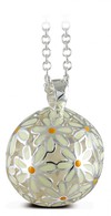 The all-time favourite daisy pendant
